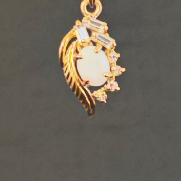 Vintage OPAL Pendant Necklace, Dolphin Ore 18K Gold Electroplate - Picture 3 of 5